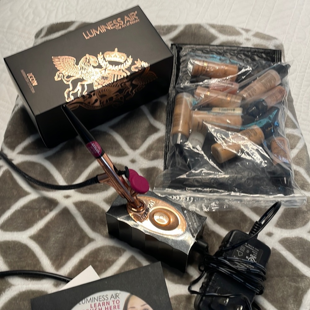 Luminess Air w/8 Foundations. 020, 030, 040, primer blush hilight conceal bronze